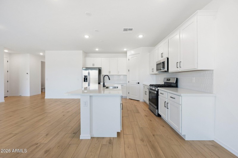 11-web-or-mls-77th Dr-S1403-011