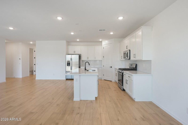 16-web-or-mls-77th Dr-S1403-016