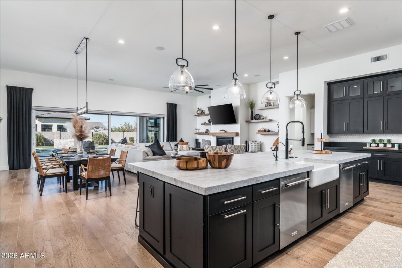 11-20756 E Indiana Ave (11 of 58)