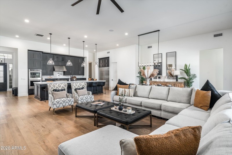 17-20756 E Indiana Ave (17 of 58)