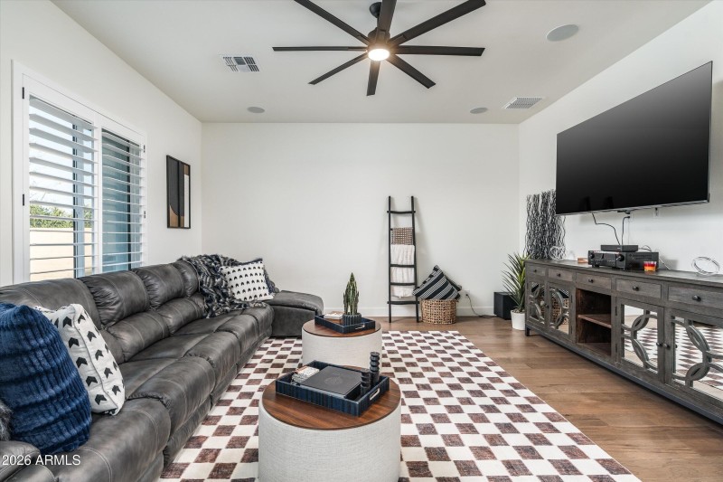 28-20756 E Indiana Ave (28 of 58)