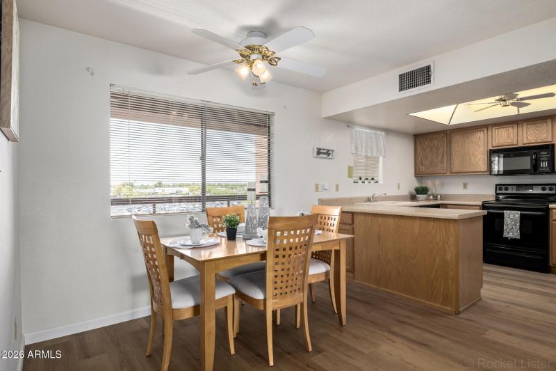 07 - Paradise Village