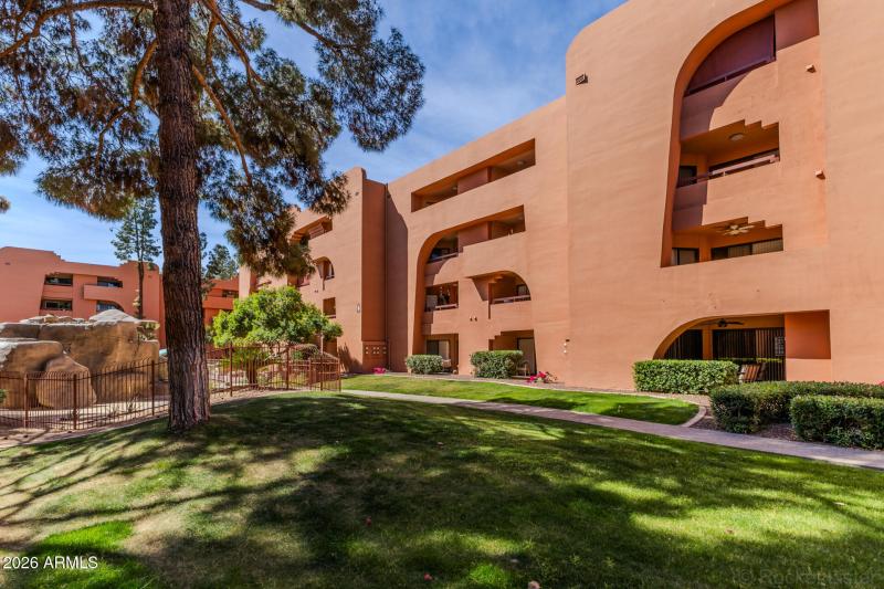 32 - Paradise Village