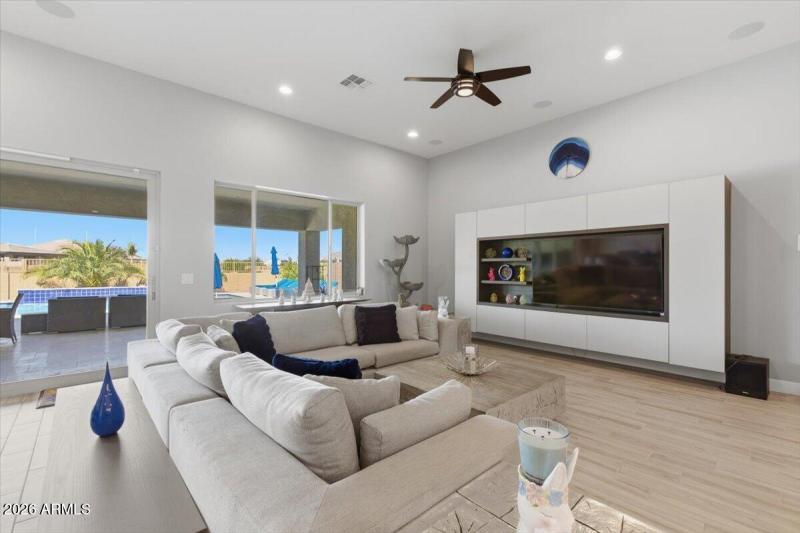 27-22836 E Via Las Brisas