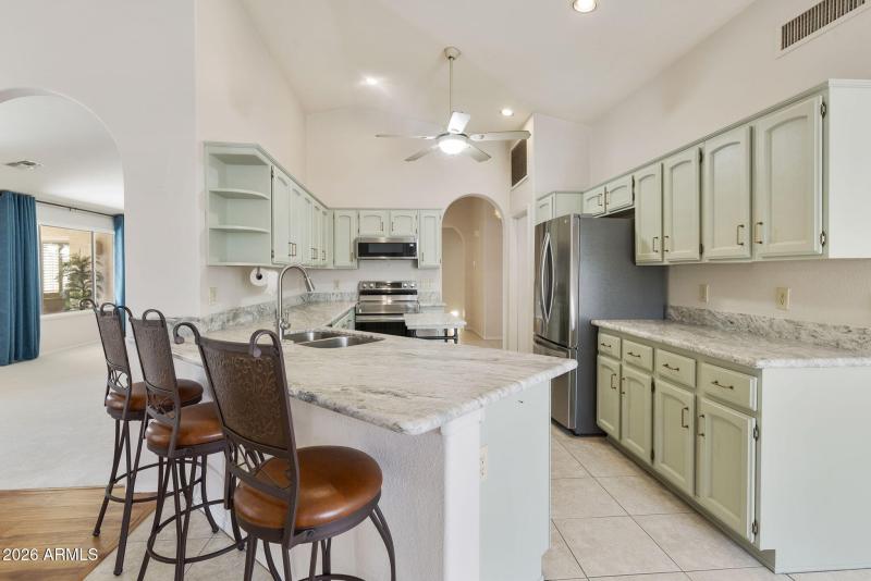 Kitchen with breakfast bar