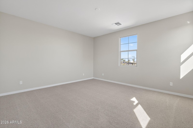 11) PRIMARY BEDROOM_UP