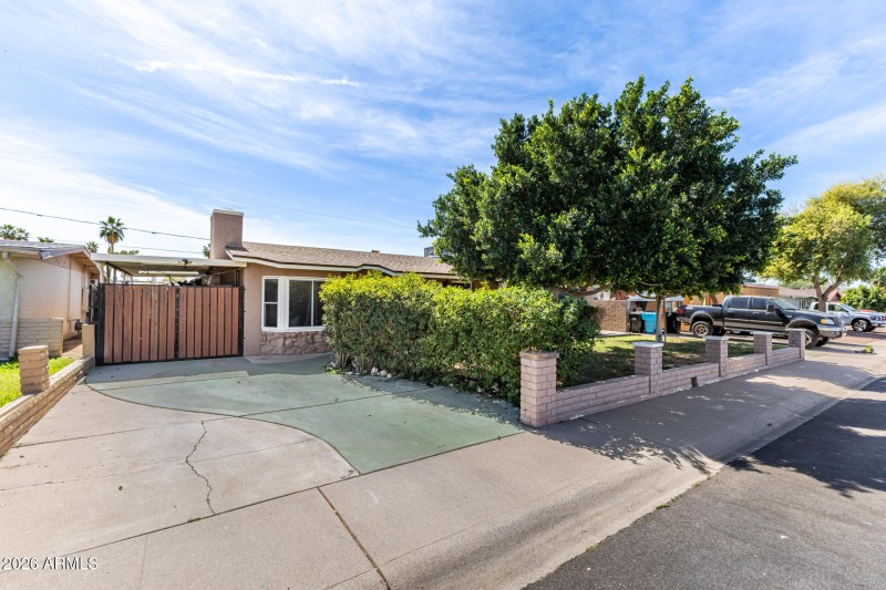 Surrey side drve and RV gate