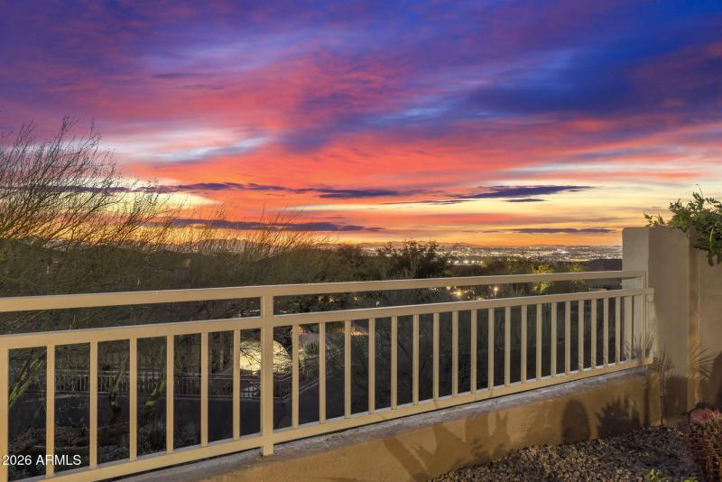 Beautiful City Light & Sunset Views!