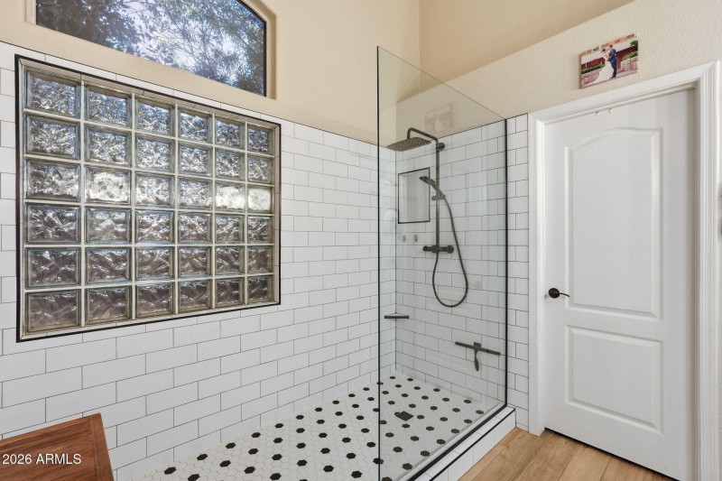 OWNERS' SHOWER