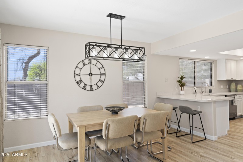 Stunning Dining & Kitchen area