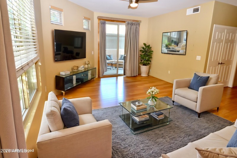 DSC_0679 - Living Room - Modern - 0