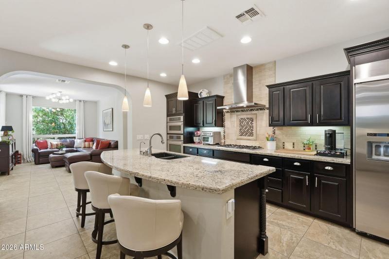 Breakfast Bar/Kitchen