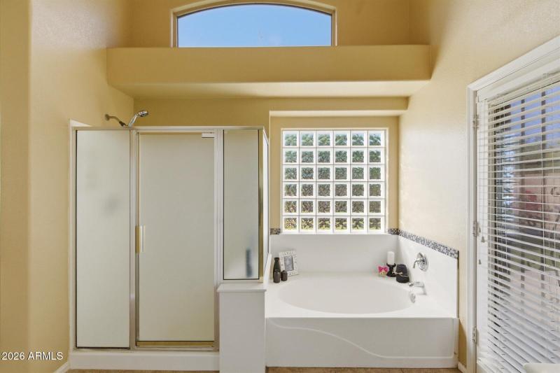 Primary Bathroom w. soaking tub