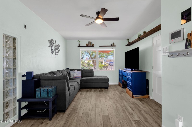 1717 W Clarendon Ave