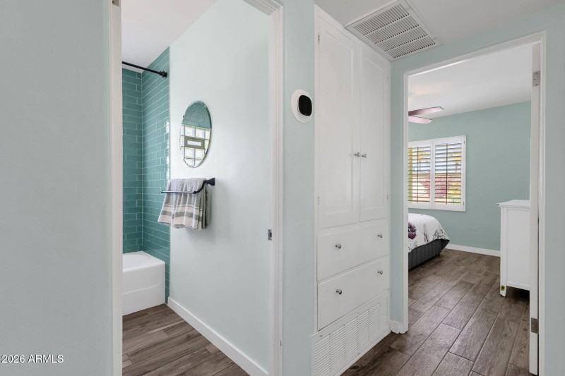 1717 W Clarendon Ave