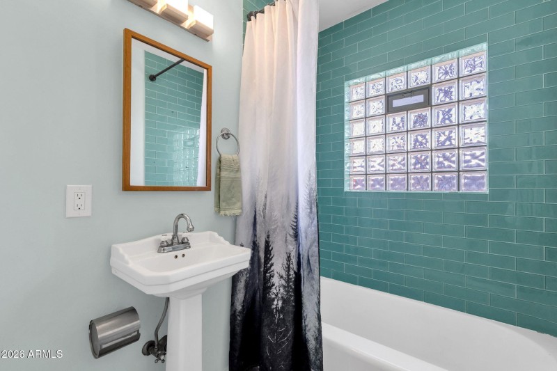 1717 W Clarendon Ave