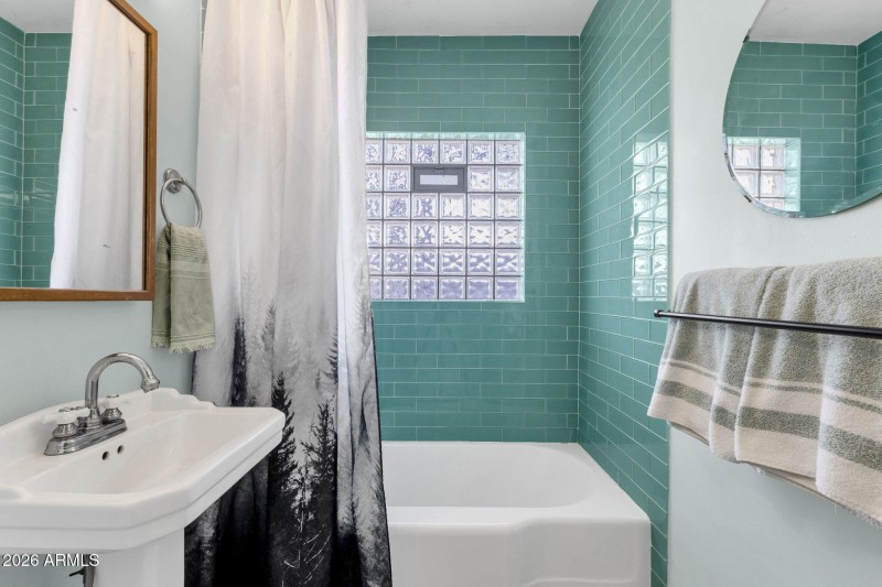 1717 W Clarendon Ave