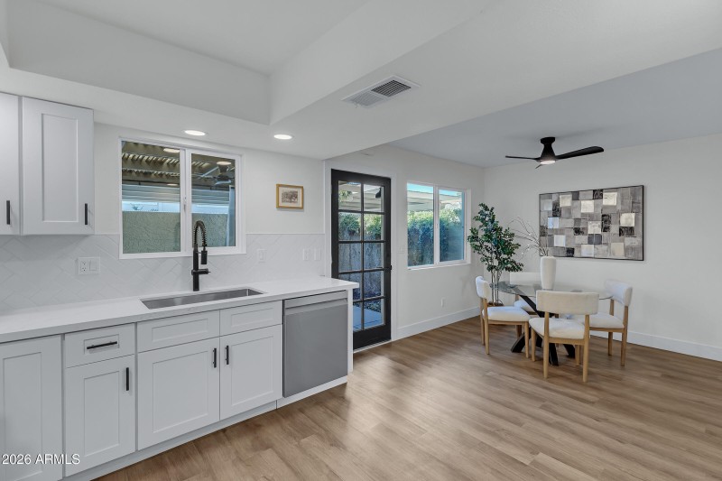 610 E Montebello Ave #41-12