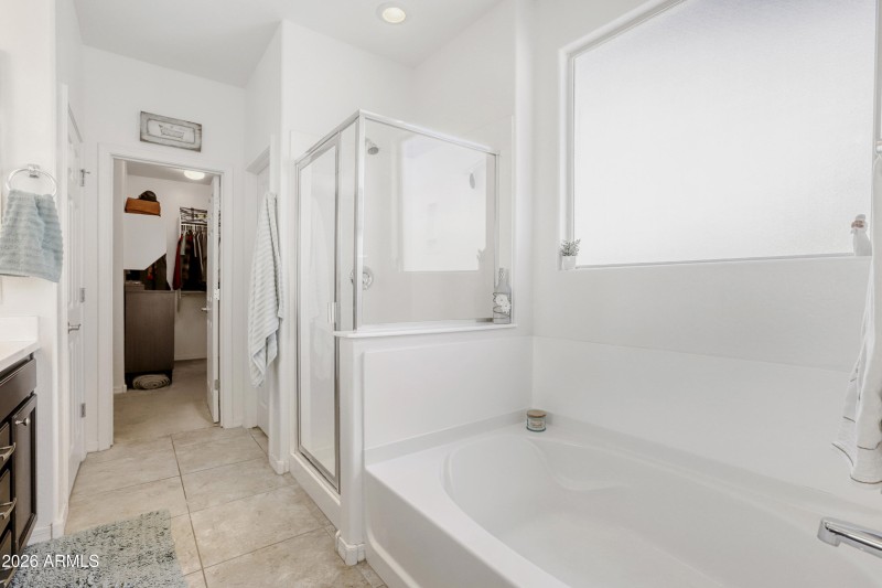 MAIN BATH WITH SOAKING TUB