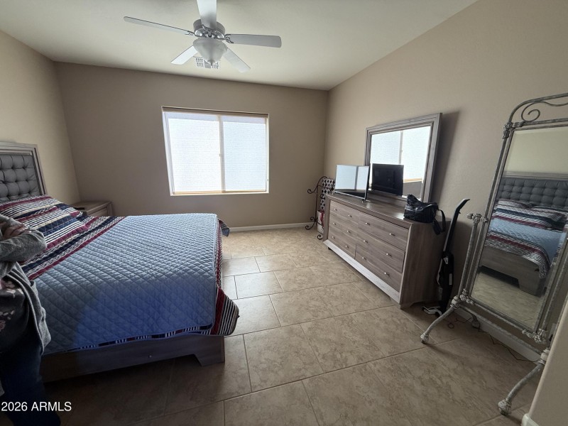 Primary Bedroom - Onza