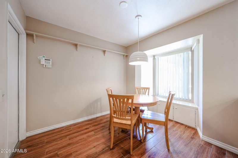 EAT IN KITCHEN AREA WITH BAY WINDOW