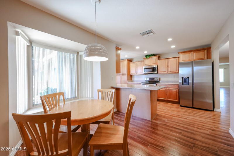 EAT IN KITCHEN AREA WITH BREAKFAST BAR