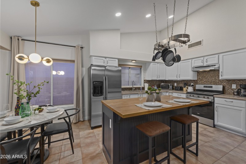 Casual Dining ~ Kitchen