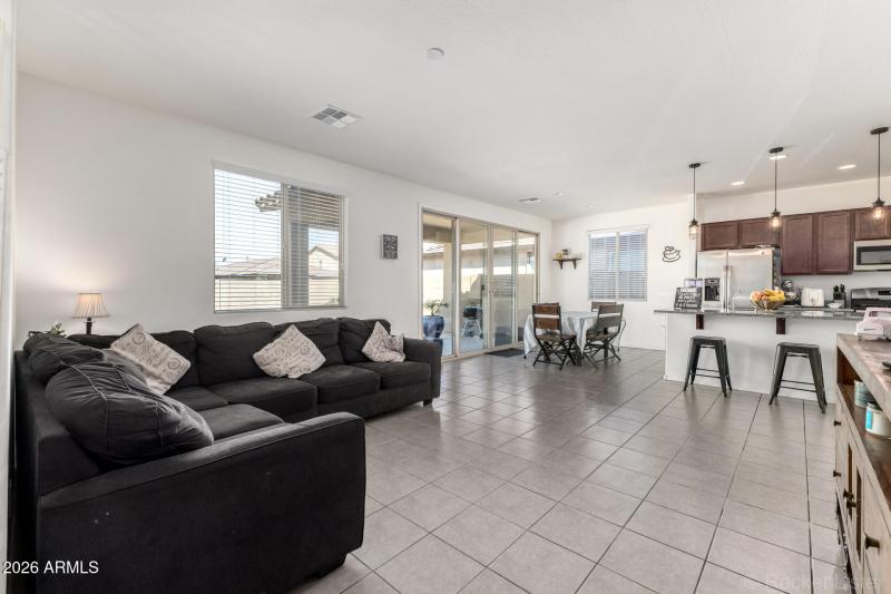 GREAT ROOM INTO KITCHEN