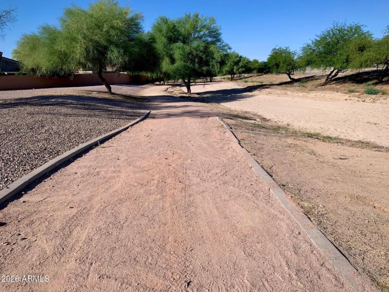 COMMUNITY WALKING / RUNNING TRAILS.