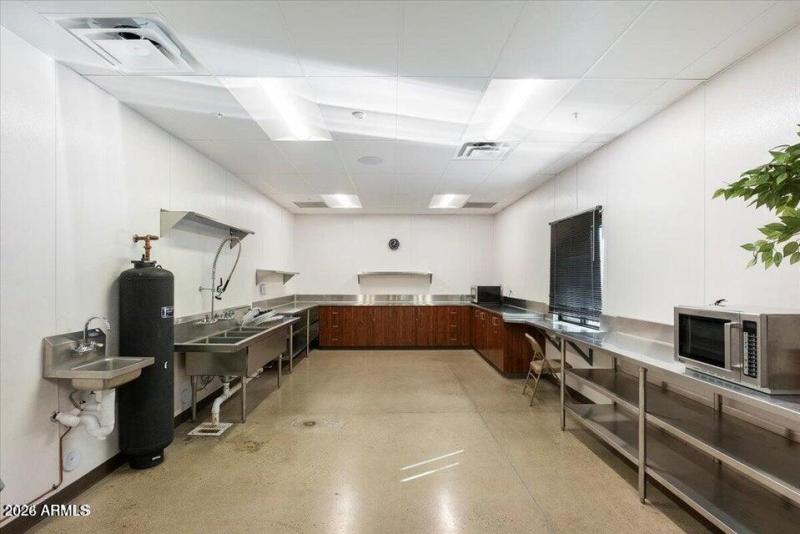 COMMUNITY CENTER KITCHEN FOR GUESTS