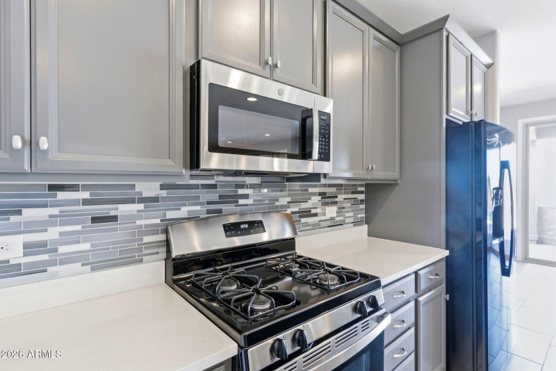 Gas Range + Soft Close Cabinets