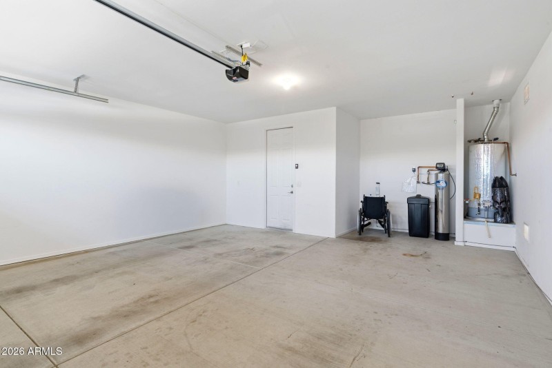 Extra Long Garage with Water System