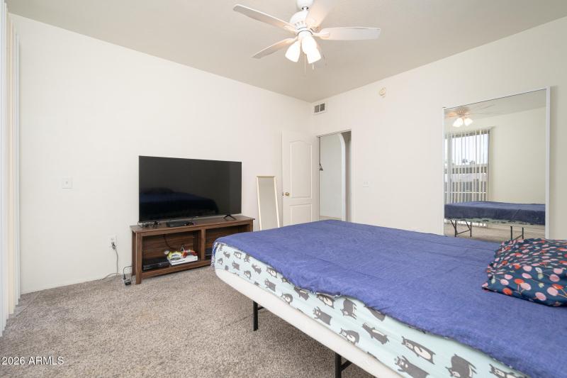 Simple bedroom/walk in closet