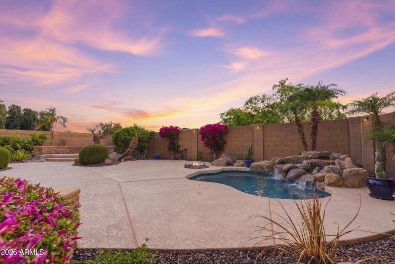 34_dsc00529_twilight_b1e55d19-6b56-4d87-