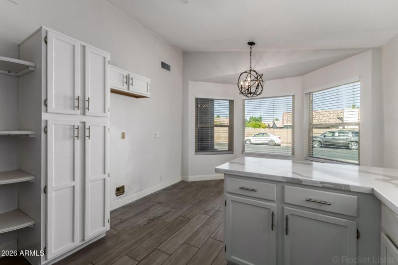 Kitchen & Breakfast Nook