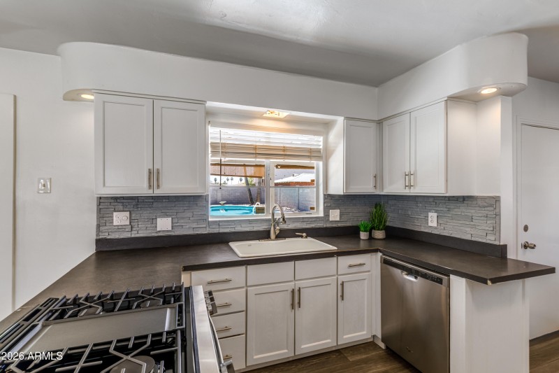 1807 E San Miguel-12