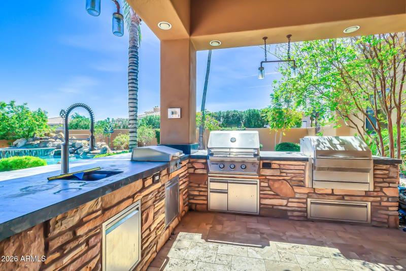 Outdoor Kitchen