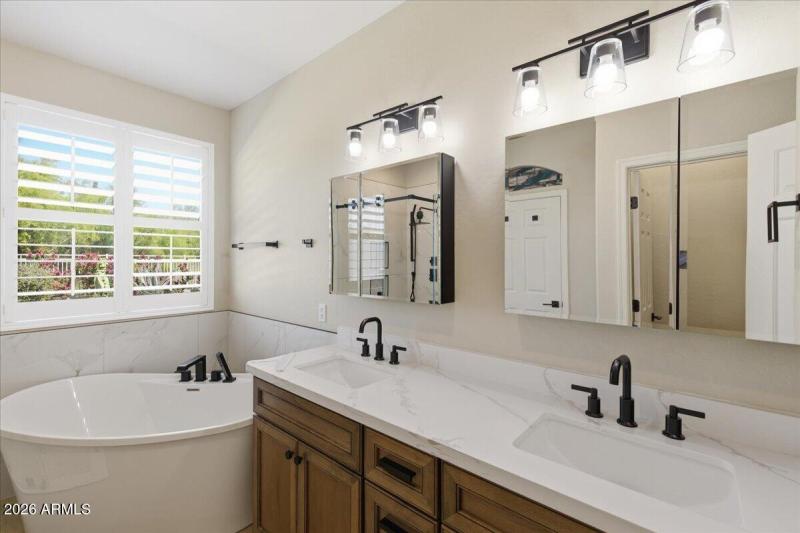 30-4622_Happy_Coyote_Trl_30