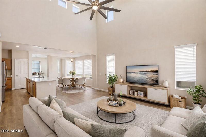 64-4622_Happy_Coyote_STAGED_6