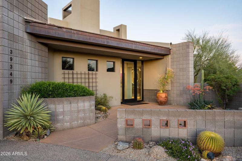 003_Entrance Courtyard