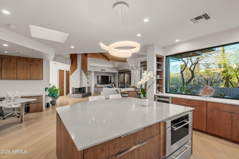 015_High End Finishes and Appliances