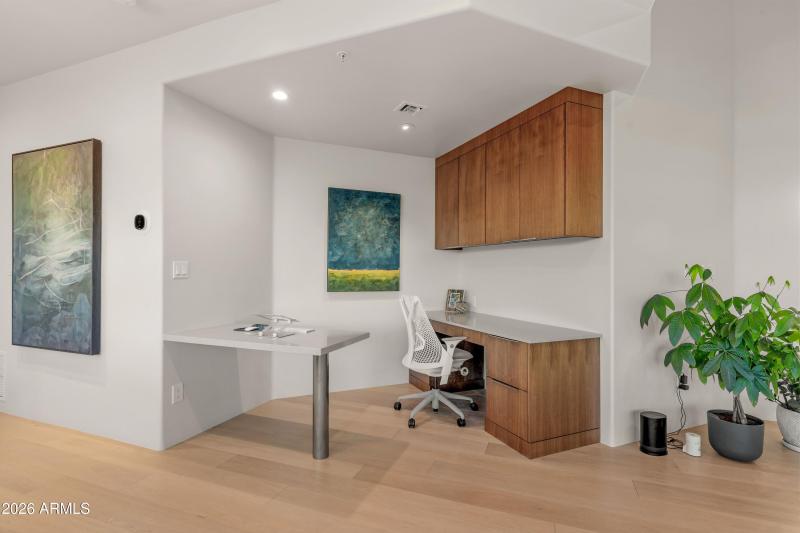 016_Comprehensive Office Niche