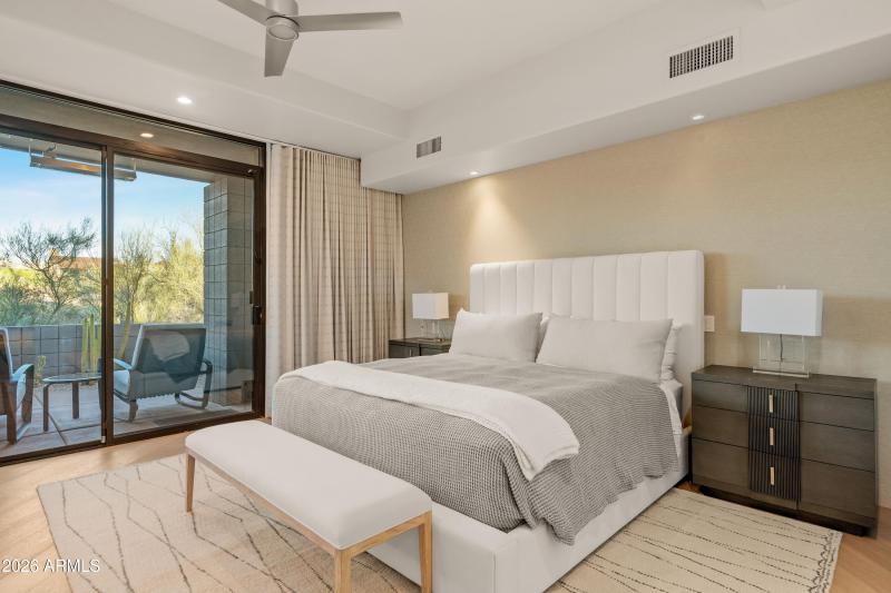 018_Spacious Primary Suite