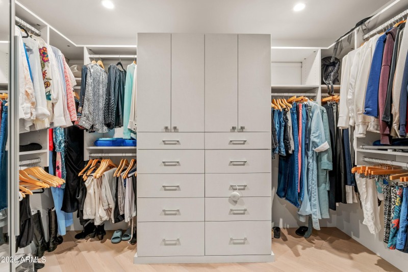 022_Generous Designer Closet