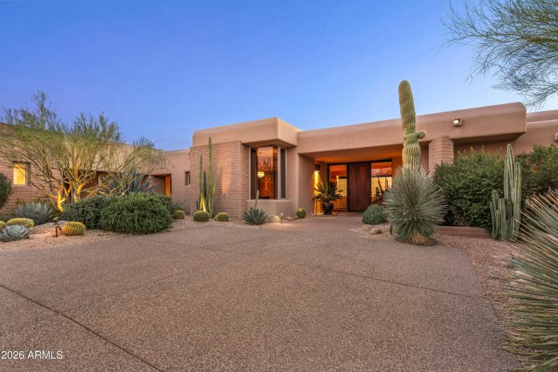 004_Spacious Motor Court