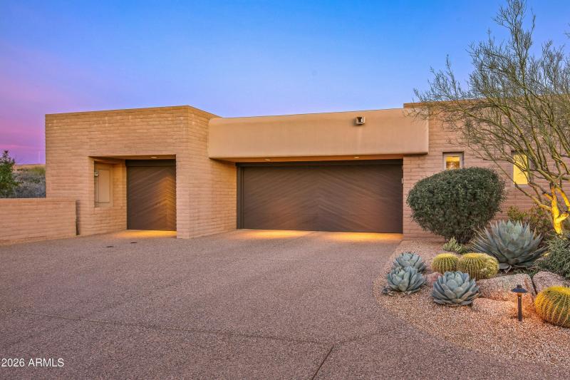 005_Air Conditioned Garages