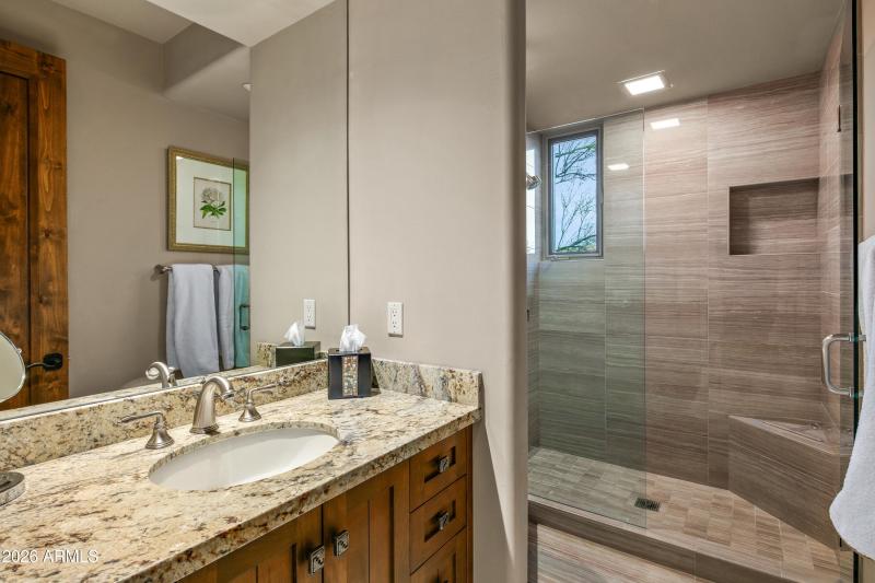 032_Guest Ensuite Bath