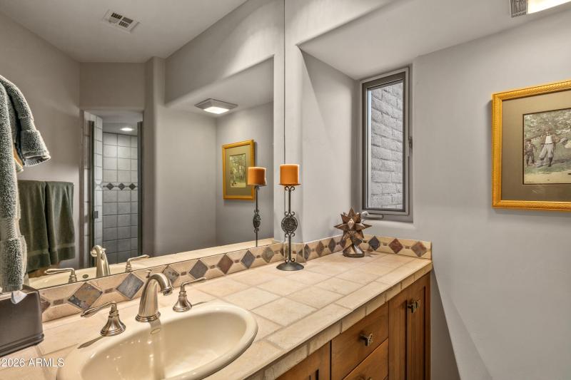 036_Office Guest Ensuite Bath 3