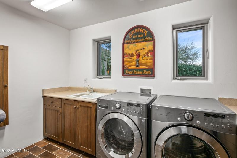 038_Laundry with Views