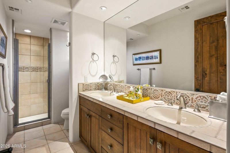 042_Casita Double Vanity Bath